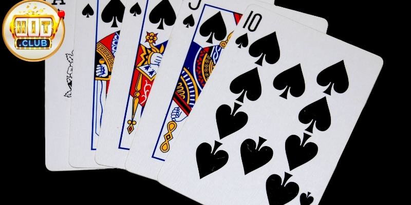 Lượt rút bài được mô phỏng mượt mà giúp người chơi theo dõi từng diễn biến