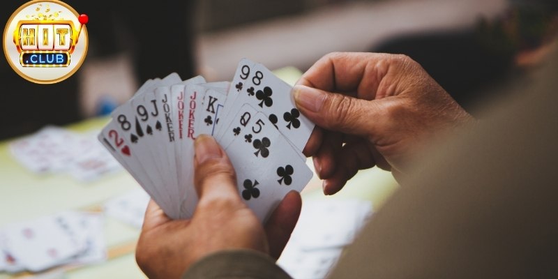 Tiến Lên: Luật Chơi Cơ Bản Và Cách Giữ Lợi Thế Trên Bàn Bài